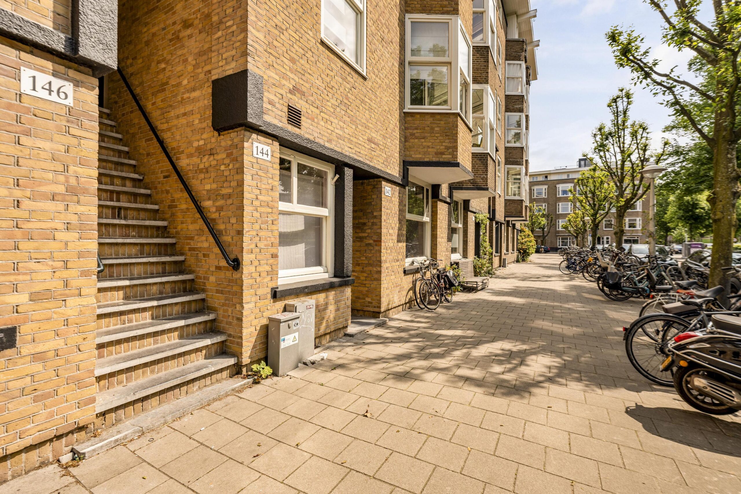 Van Tuyll van Serooskerkenweg 146 2 in AMSTERDAM-24