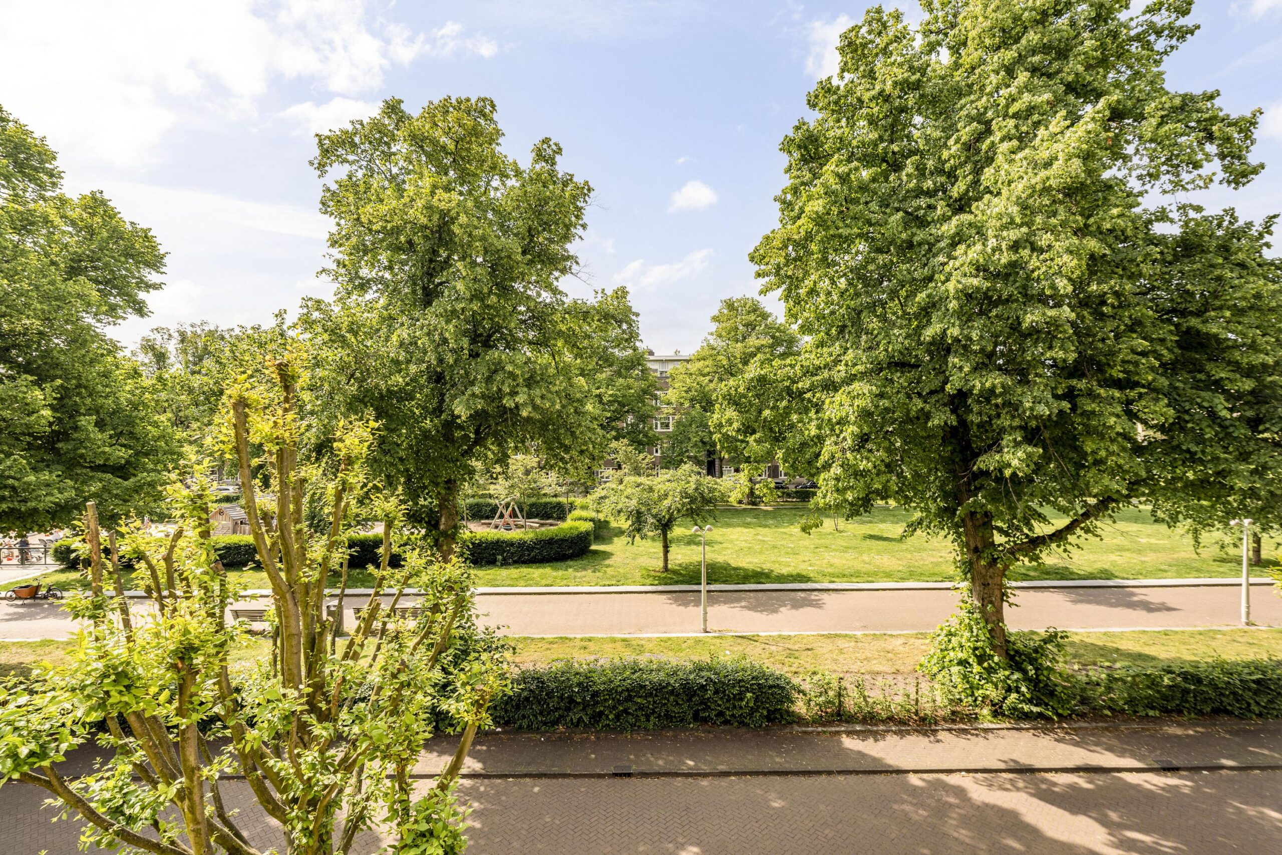 Van Tuyll van Serooskerkenweg 146 2 in AMSTERDAM-8