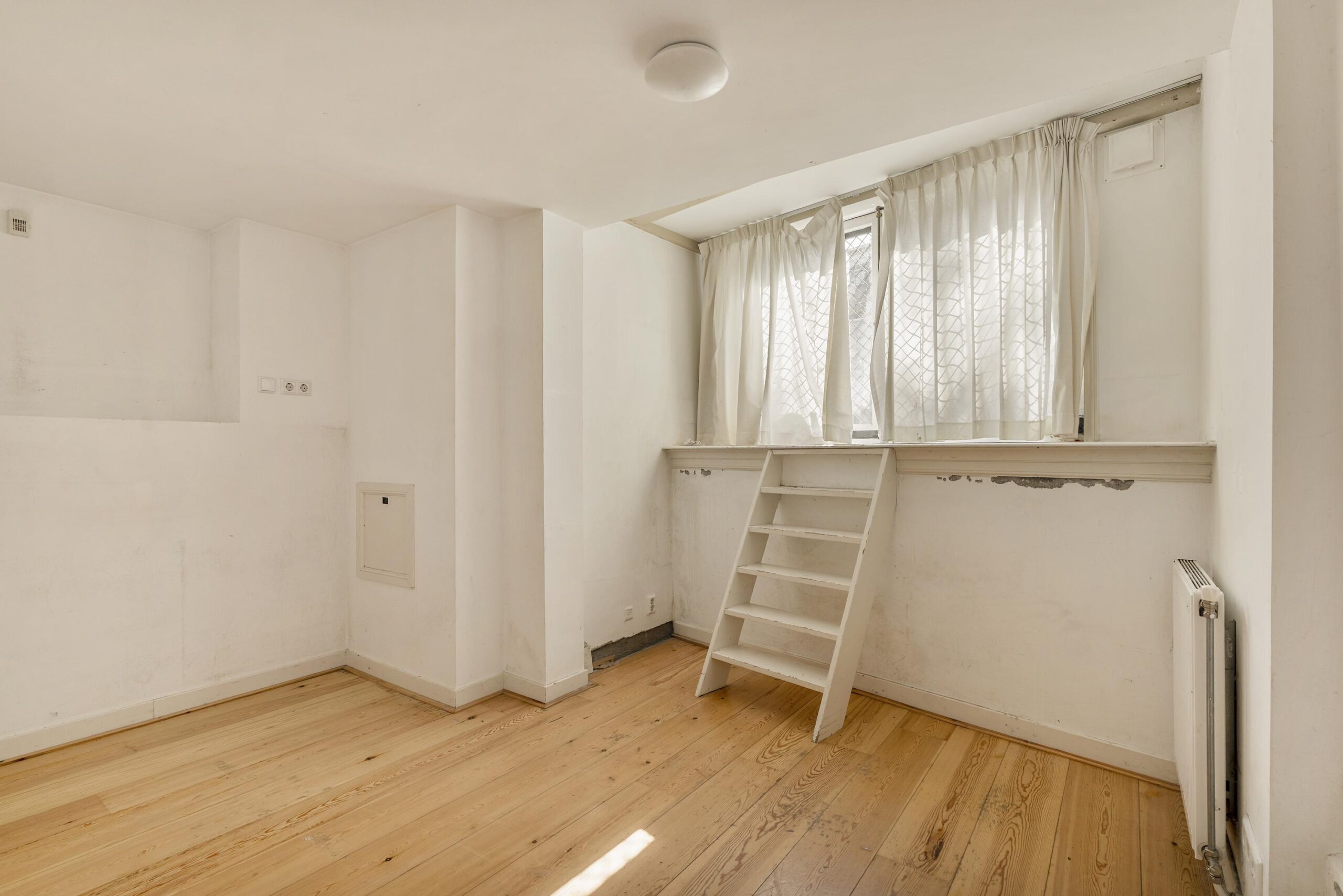 Oudezijds Voorburgwal 194 A in AMSTERDAM-18