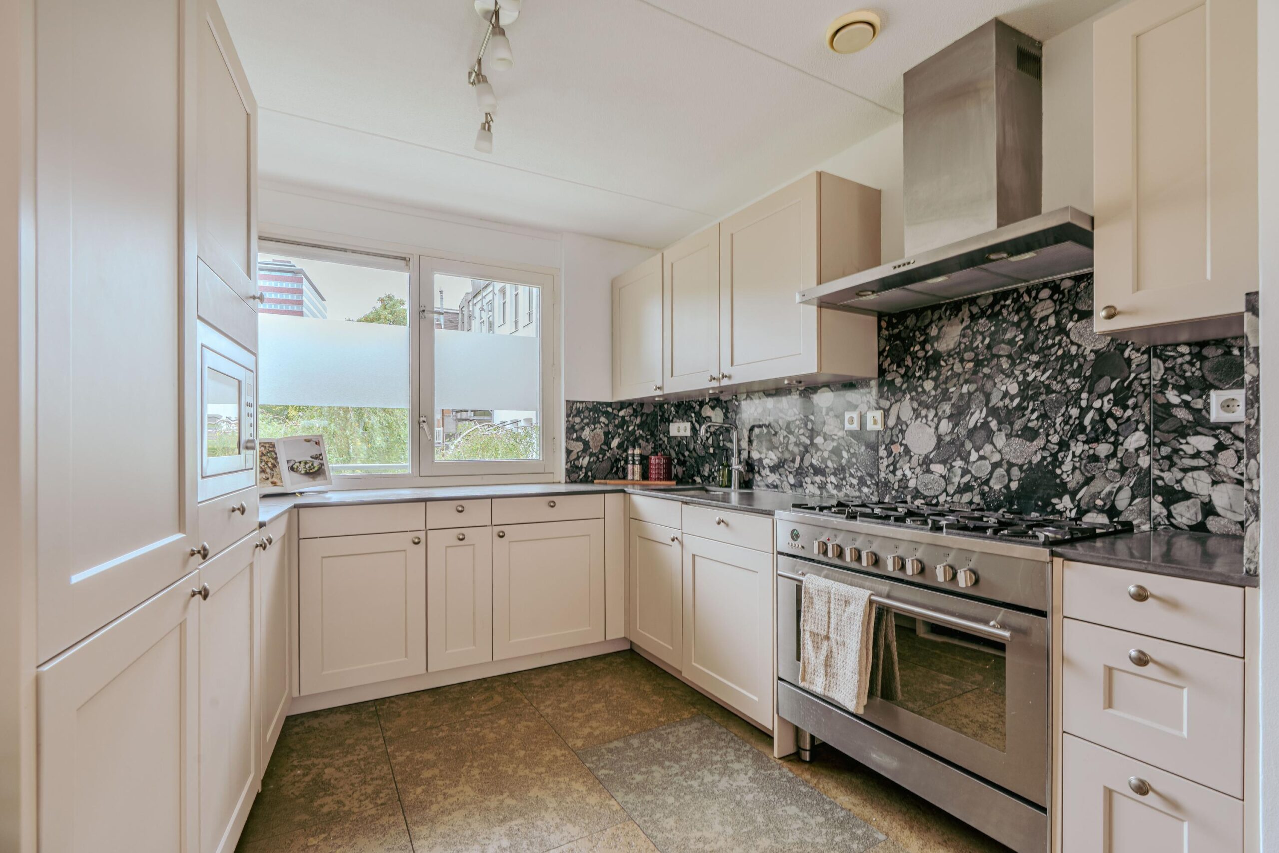 Hemonystraat 32 E in AMSTERDAM-2