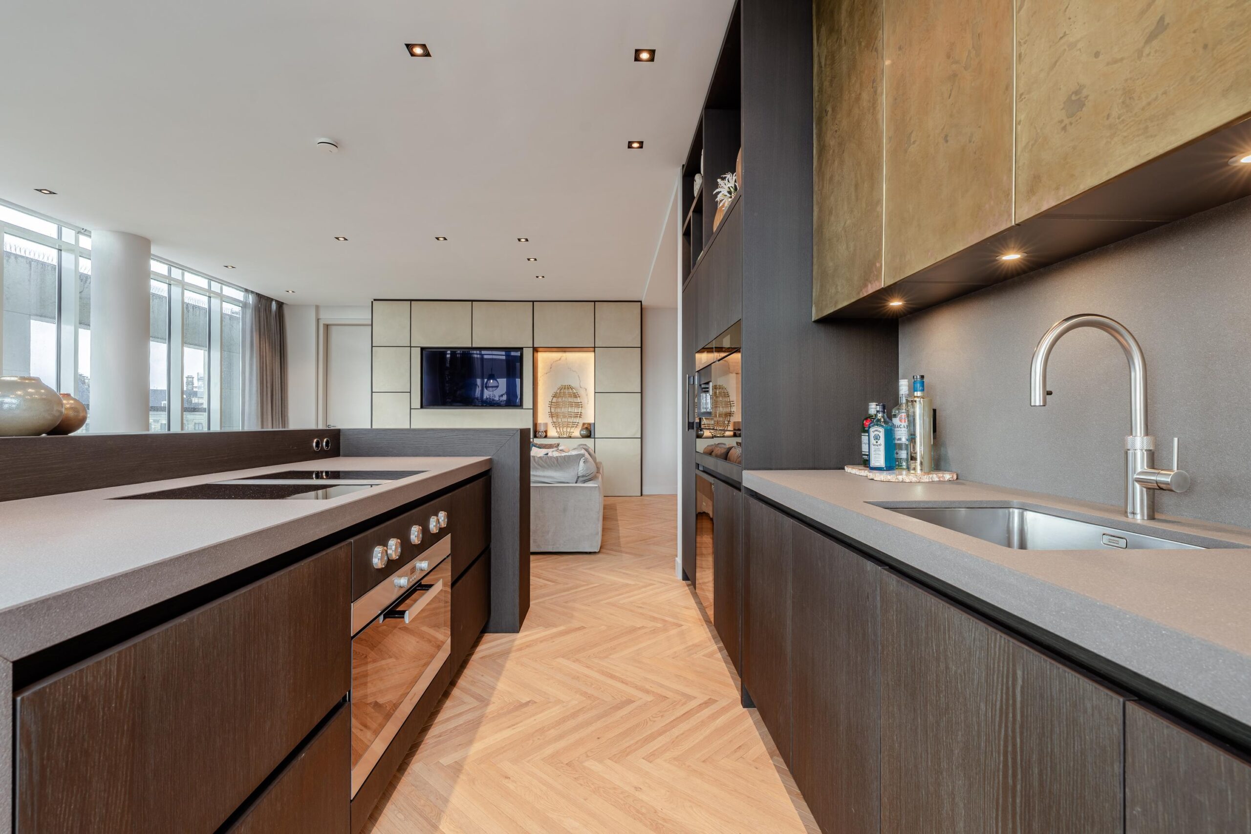 Dam 5 U in AMSTERDAM-13