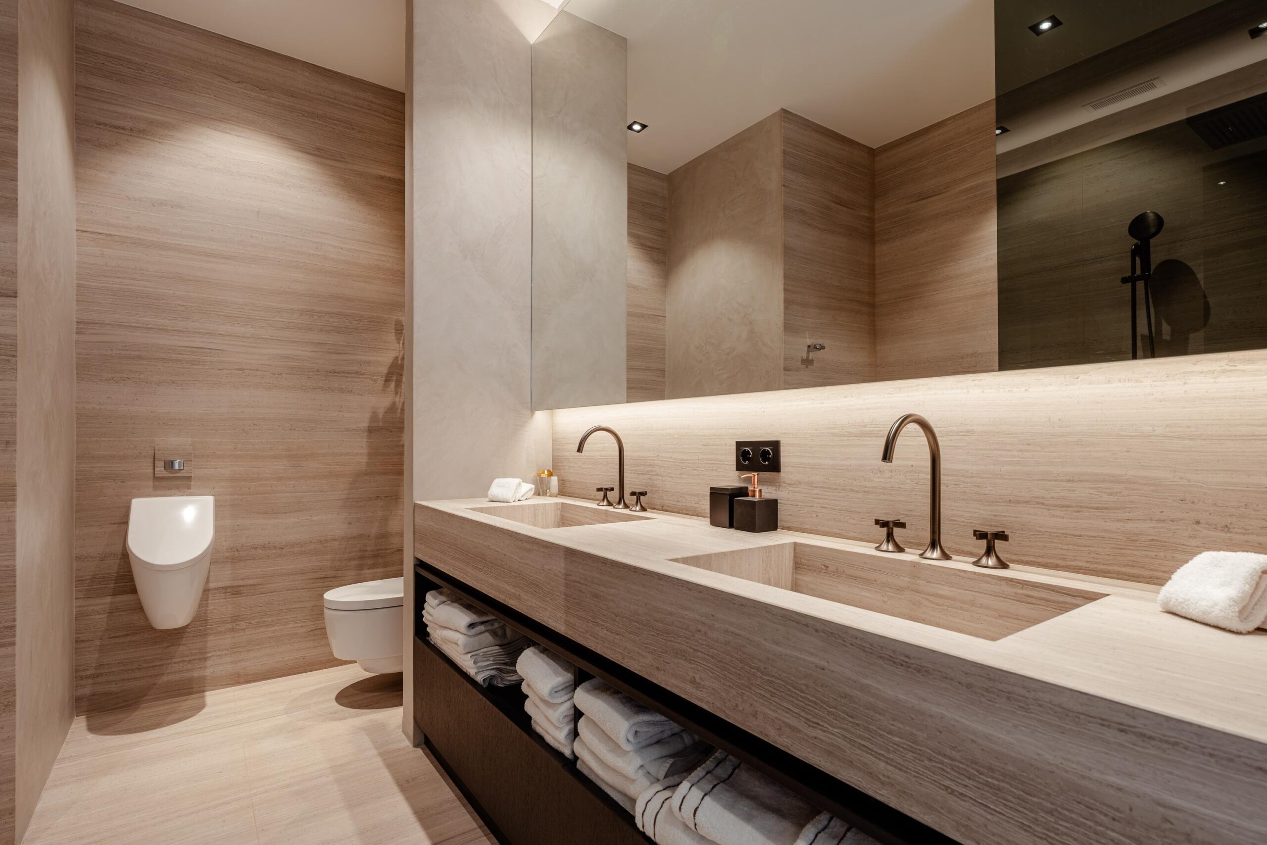 Dam 5 U in AMSTERDAM-18