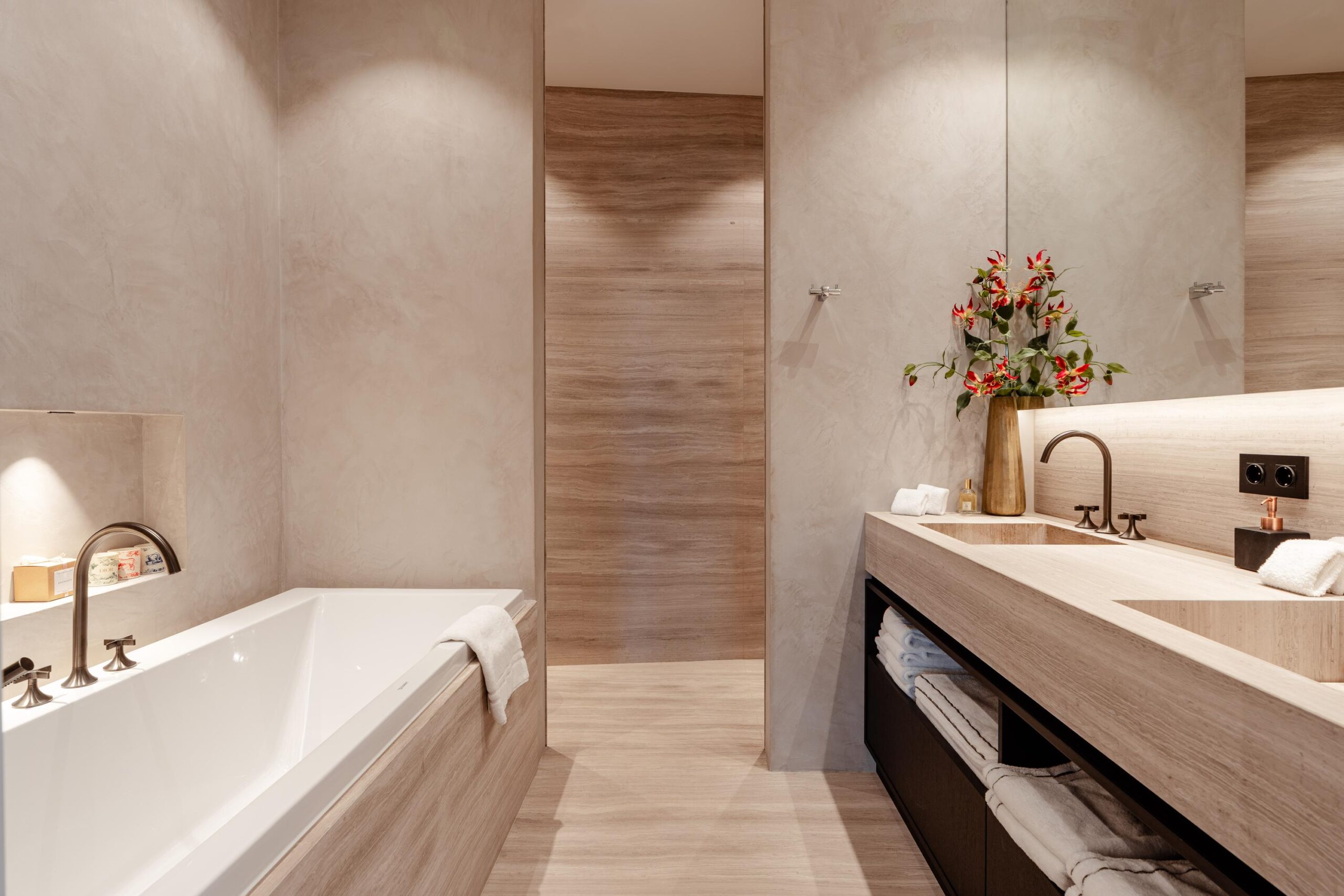 Dam 5 U in AMSTERDAM-25