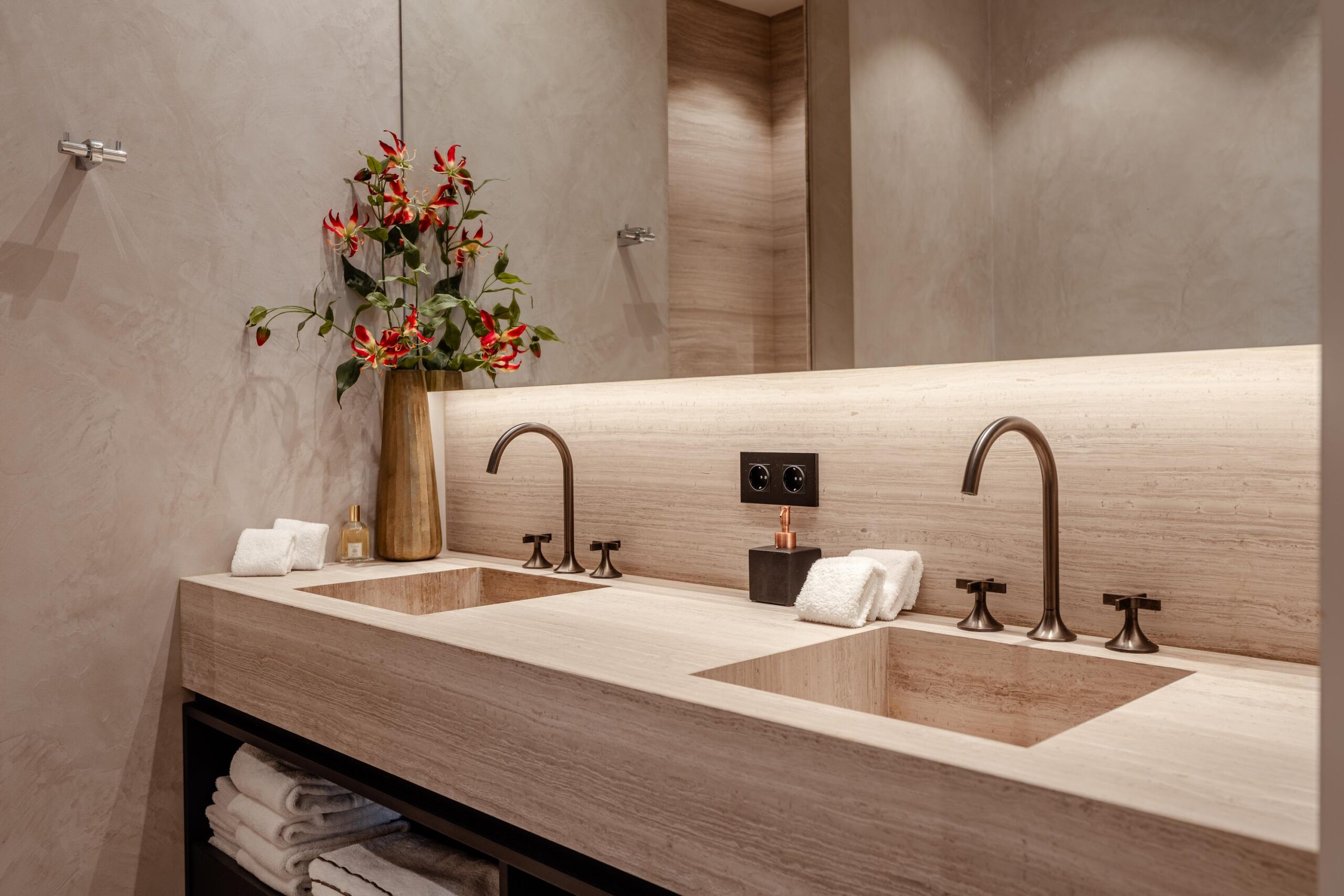 Dam 5 U in AMSTERDAM-26