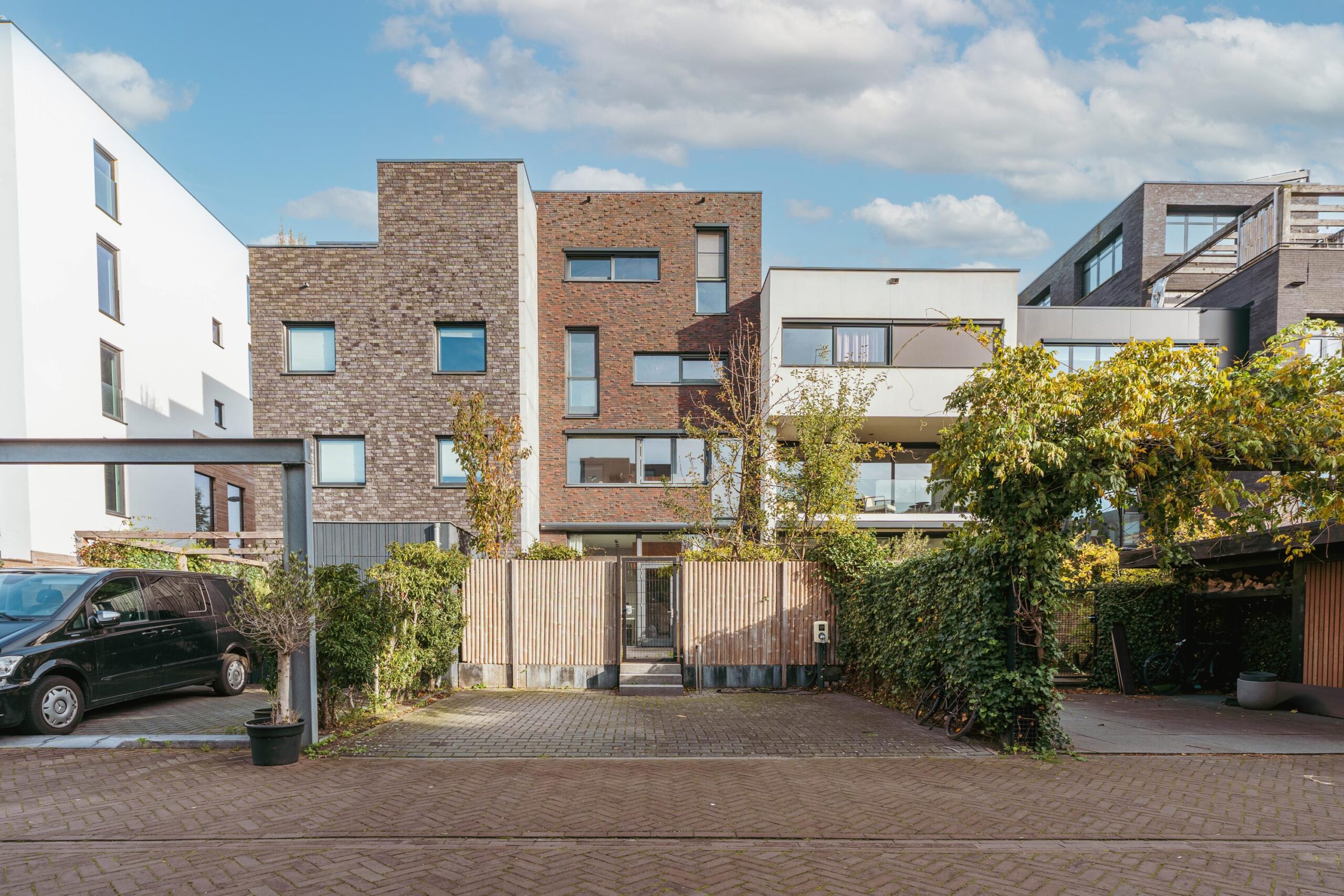 Bert Haanstrakade 398 in AMSTERDAM-16