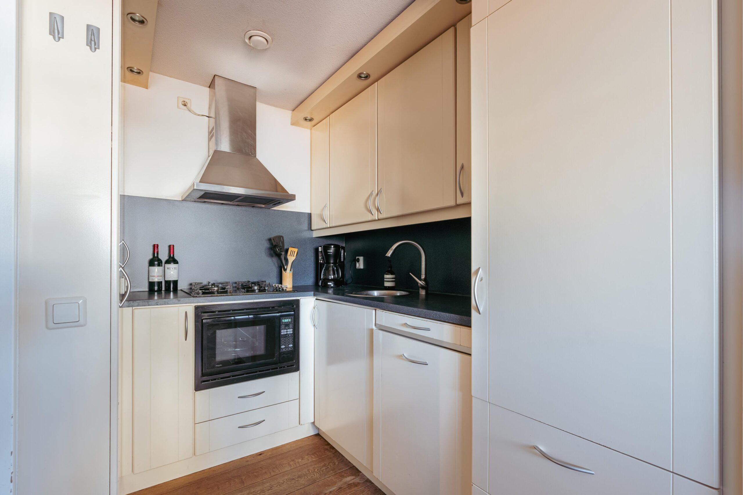 Hageland 122 in AMSTERDAM-6