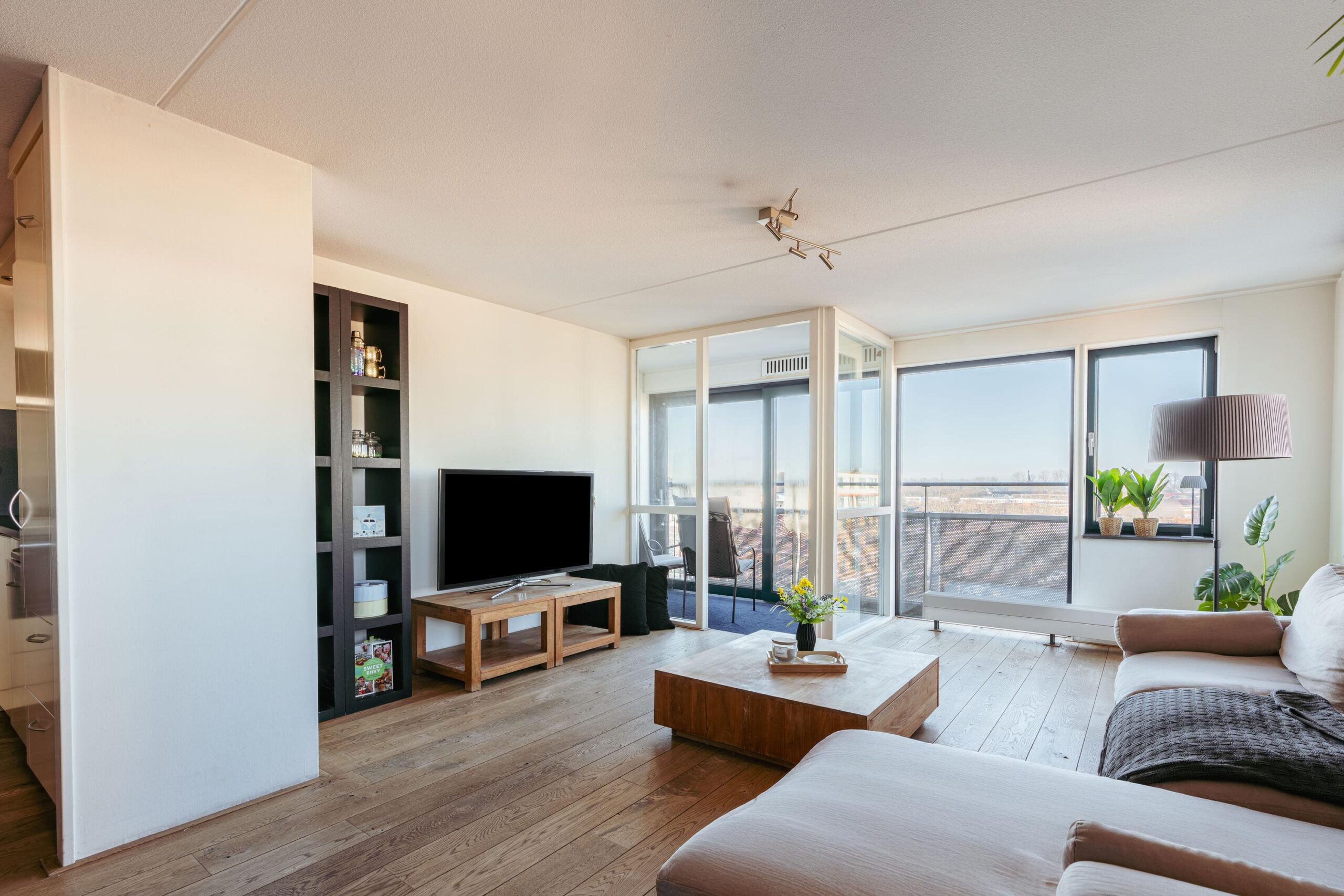 Hageland 122 in AMSTERDAM-2