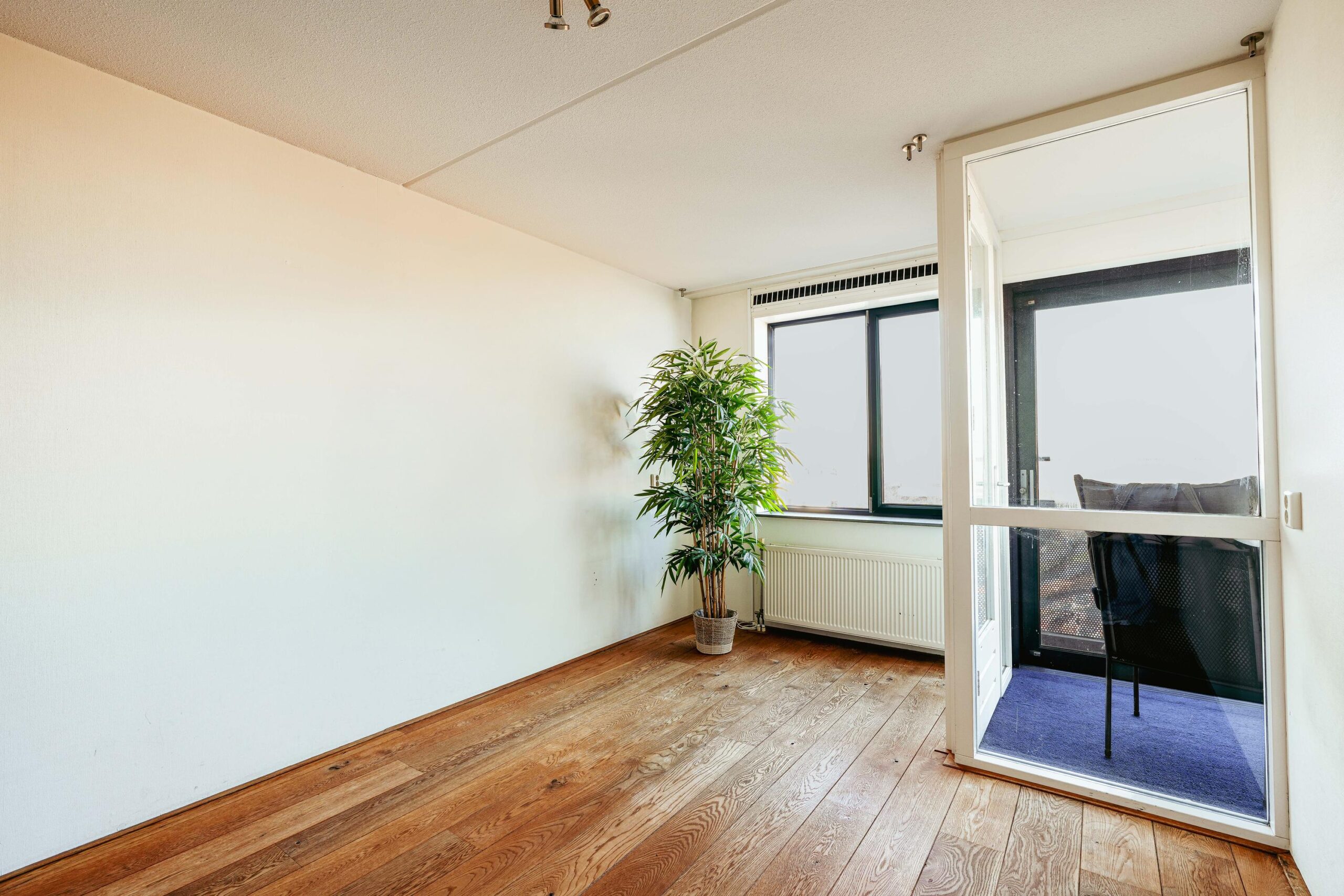 Hageland 122 in AMSTERDAM-17