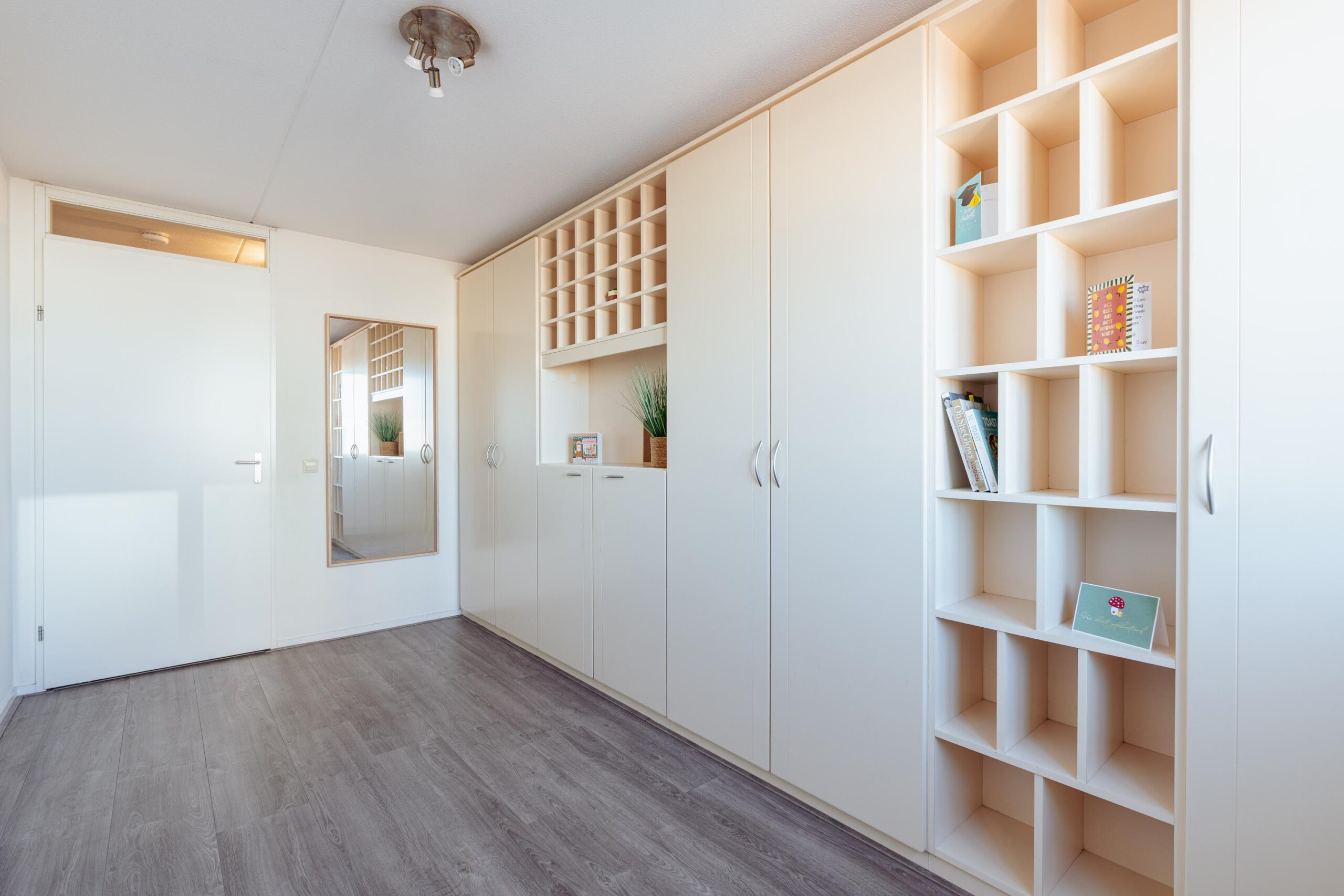 Hageland 122 in AMSTERDAM-19