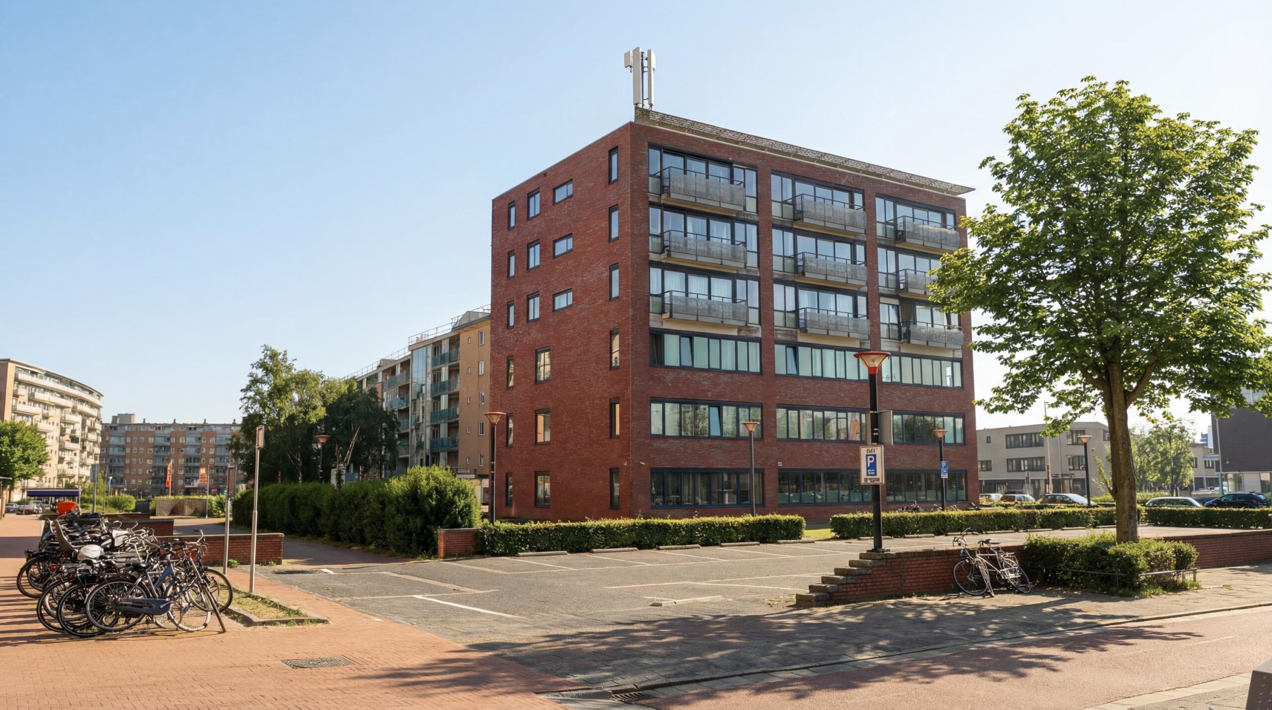 Hageland 122 in AMSTERDAM-26