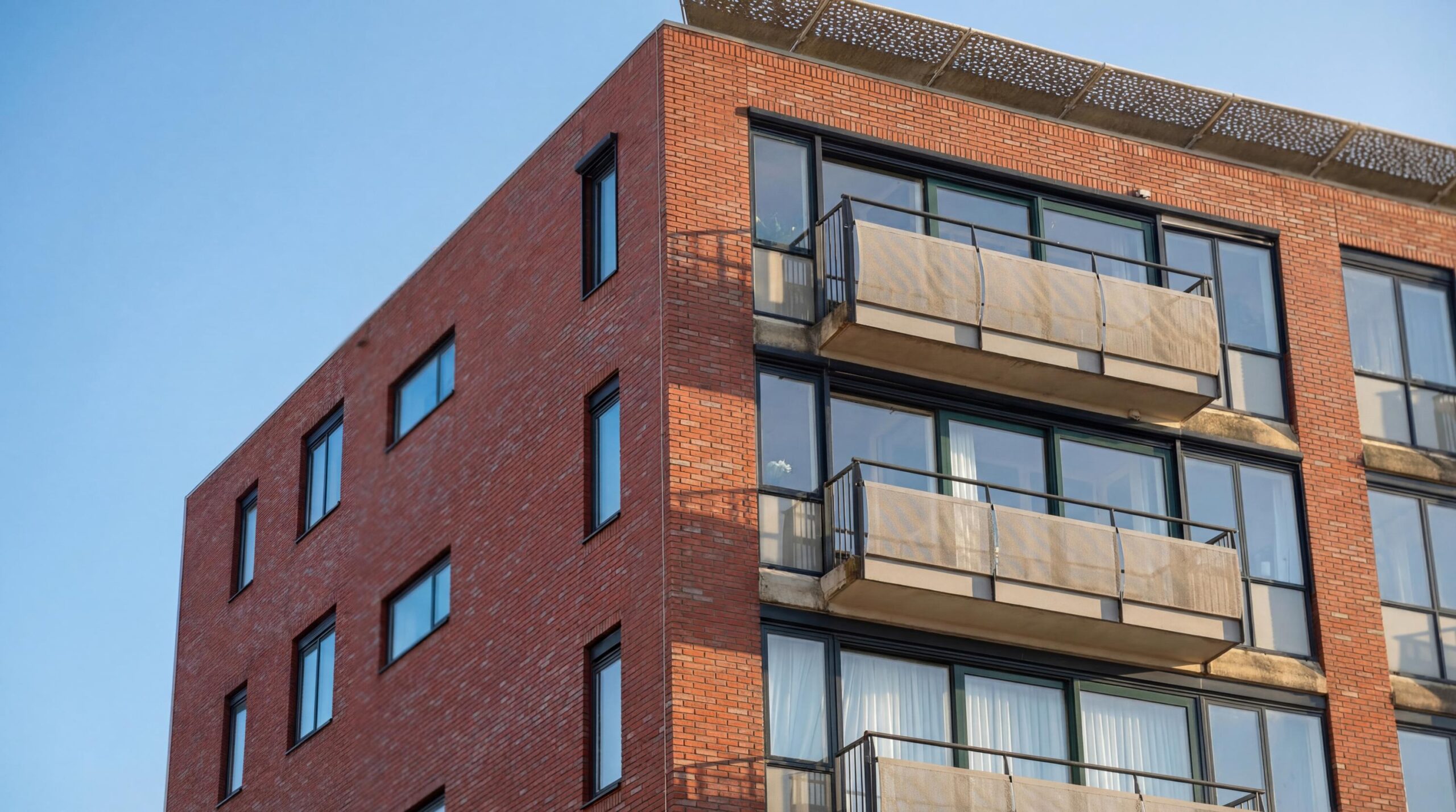 Hageland 122 in AMSTERDAM-25