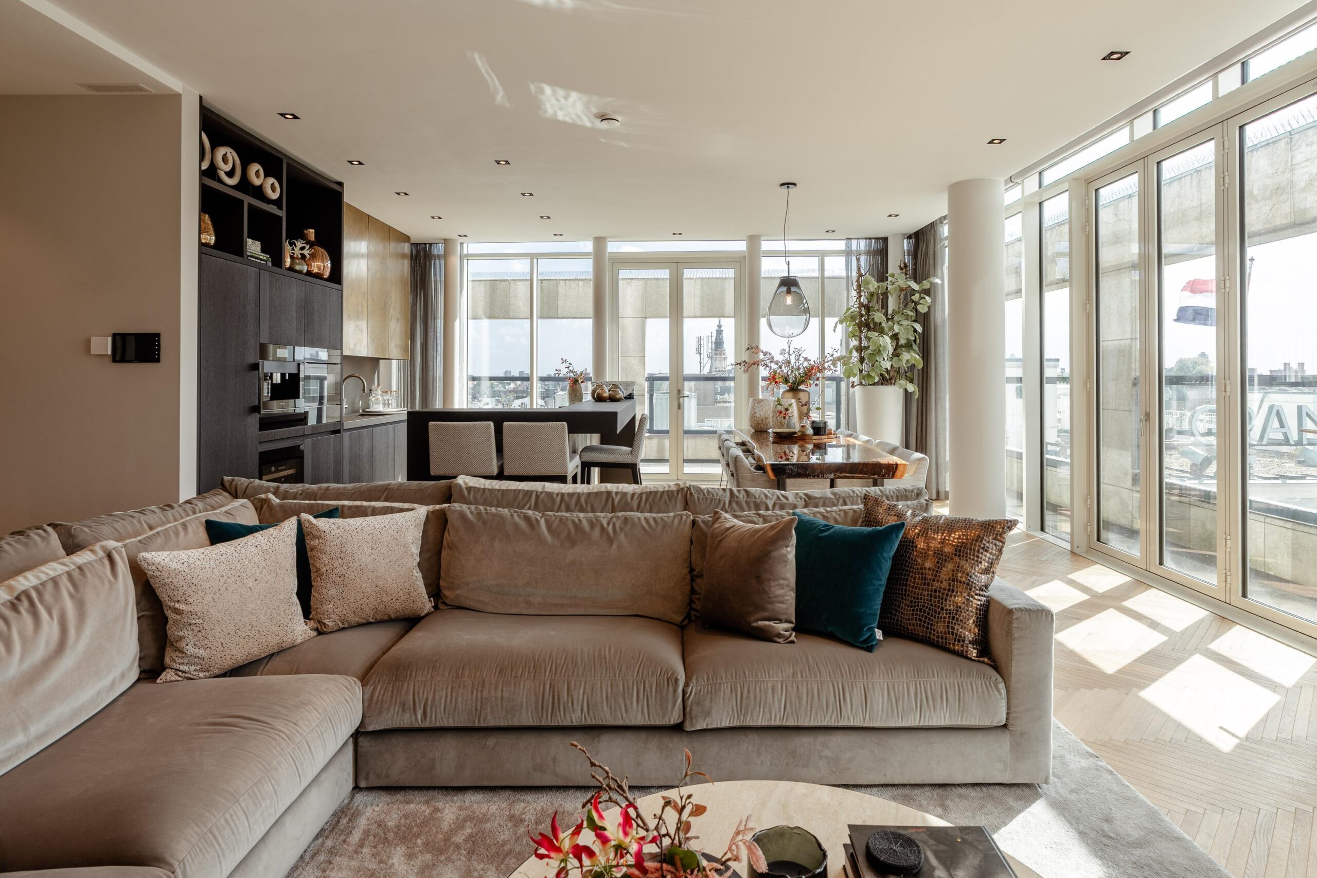 Dam 5 U in AMSTERDAM-7