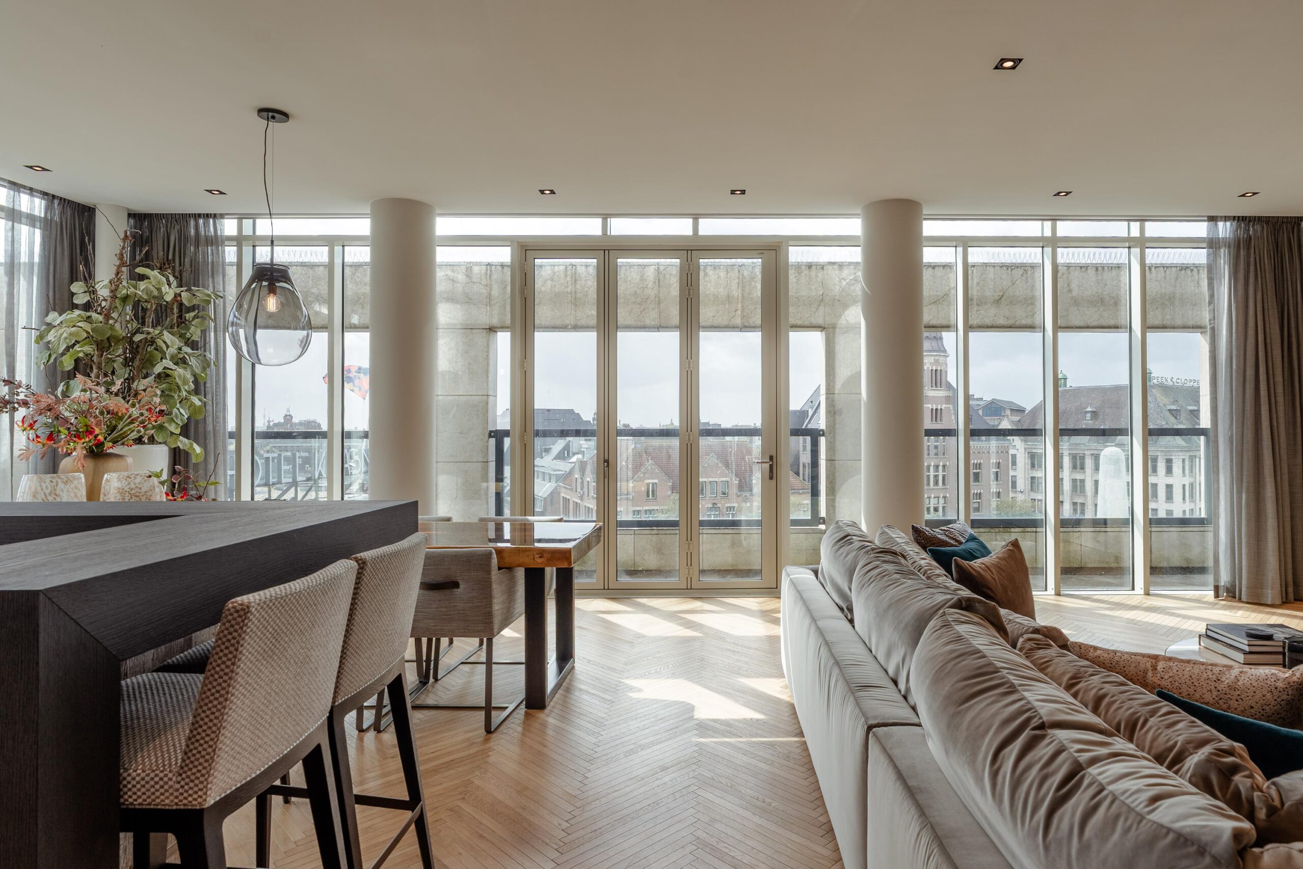 Dam 5 U in AMSTERDAM-16