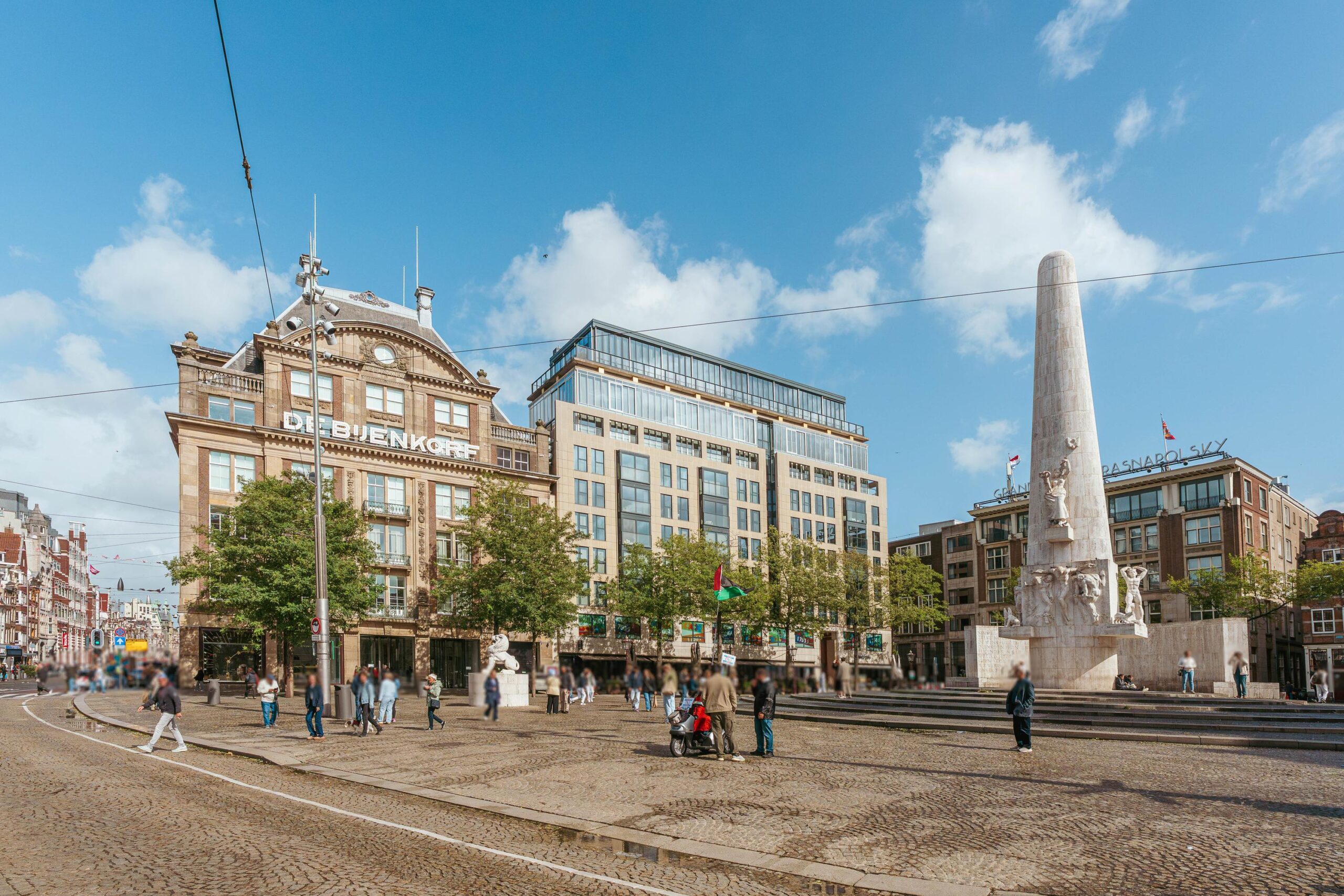 Dam 5 U in AMSTERDAM-37