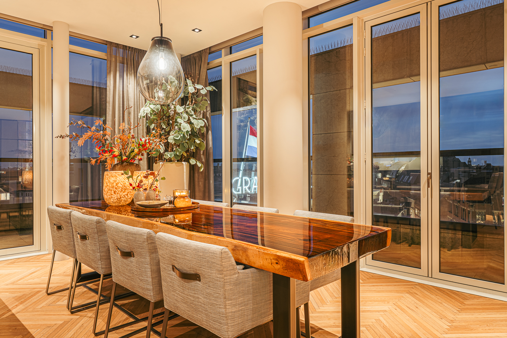 Dam 5 U in AMSTERDAM-13